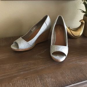 Toms light blue jean wedge sandals shoes - size 9